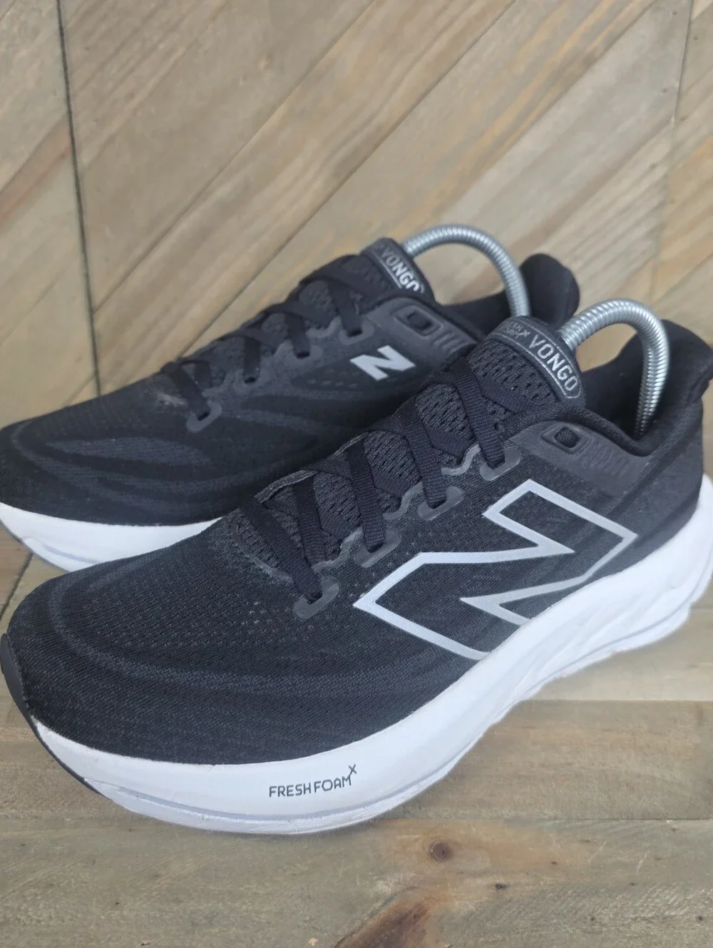 New Balance Fresh Foam X Vongo v6 Womens Athletic Shoes Size 9.5 Black White